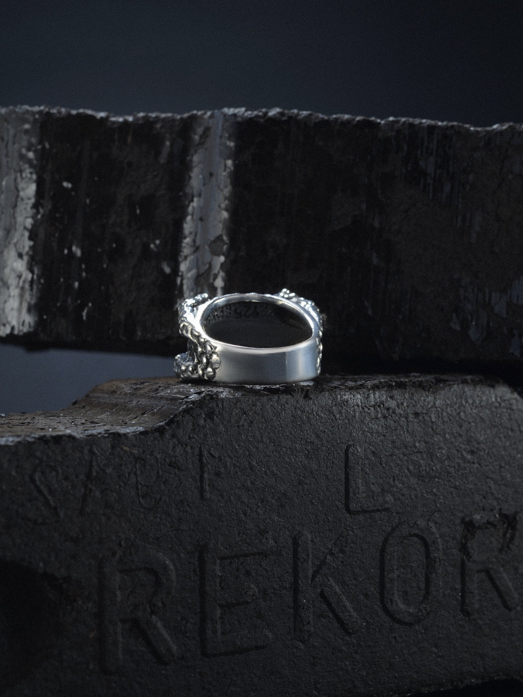 Ring Drachenkralle „Velkyn“ rot