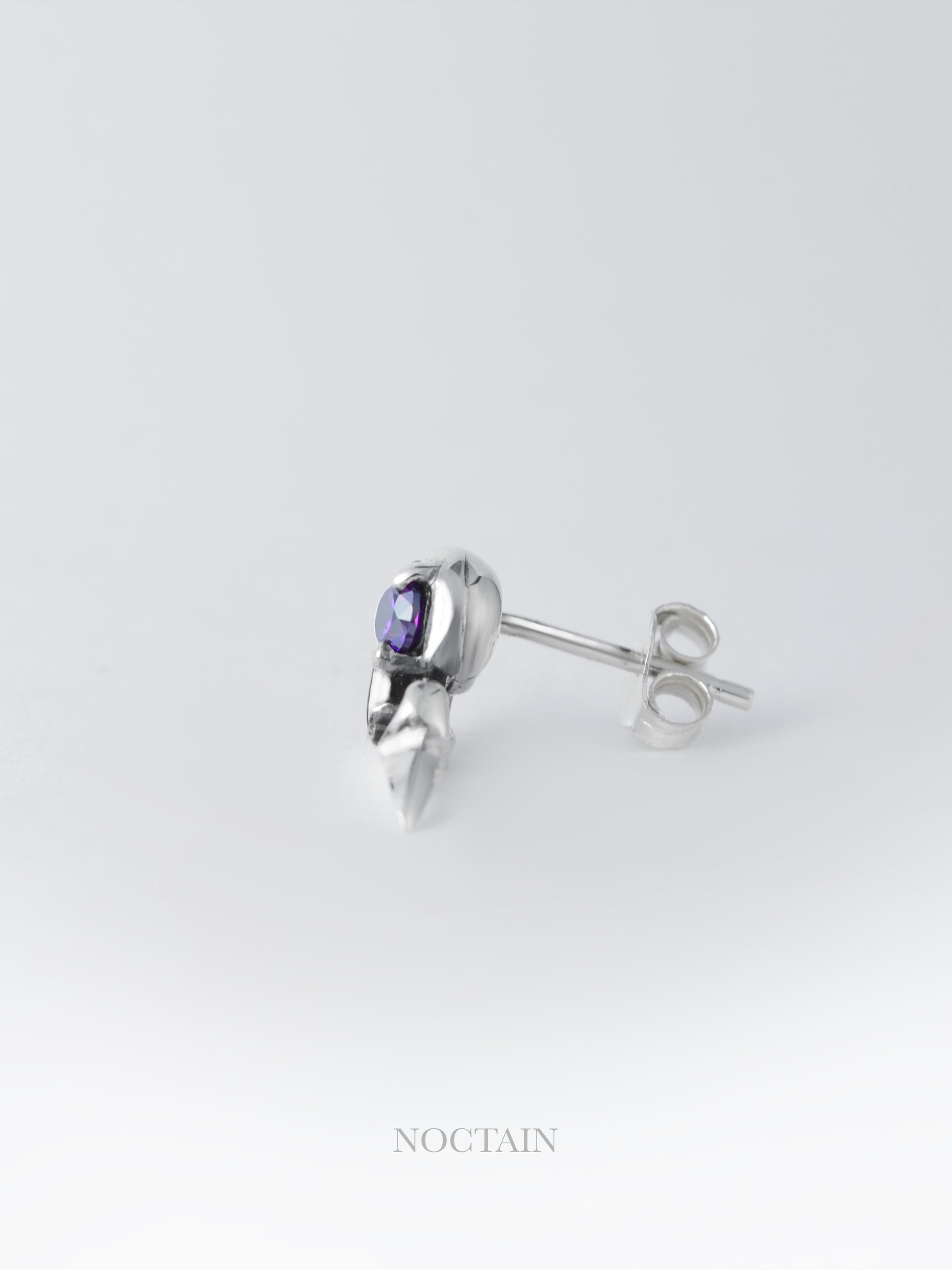 Morrigan Ohrstecker - violett