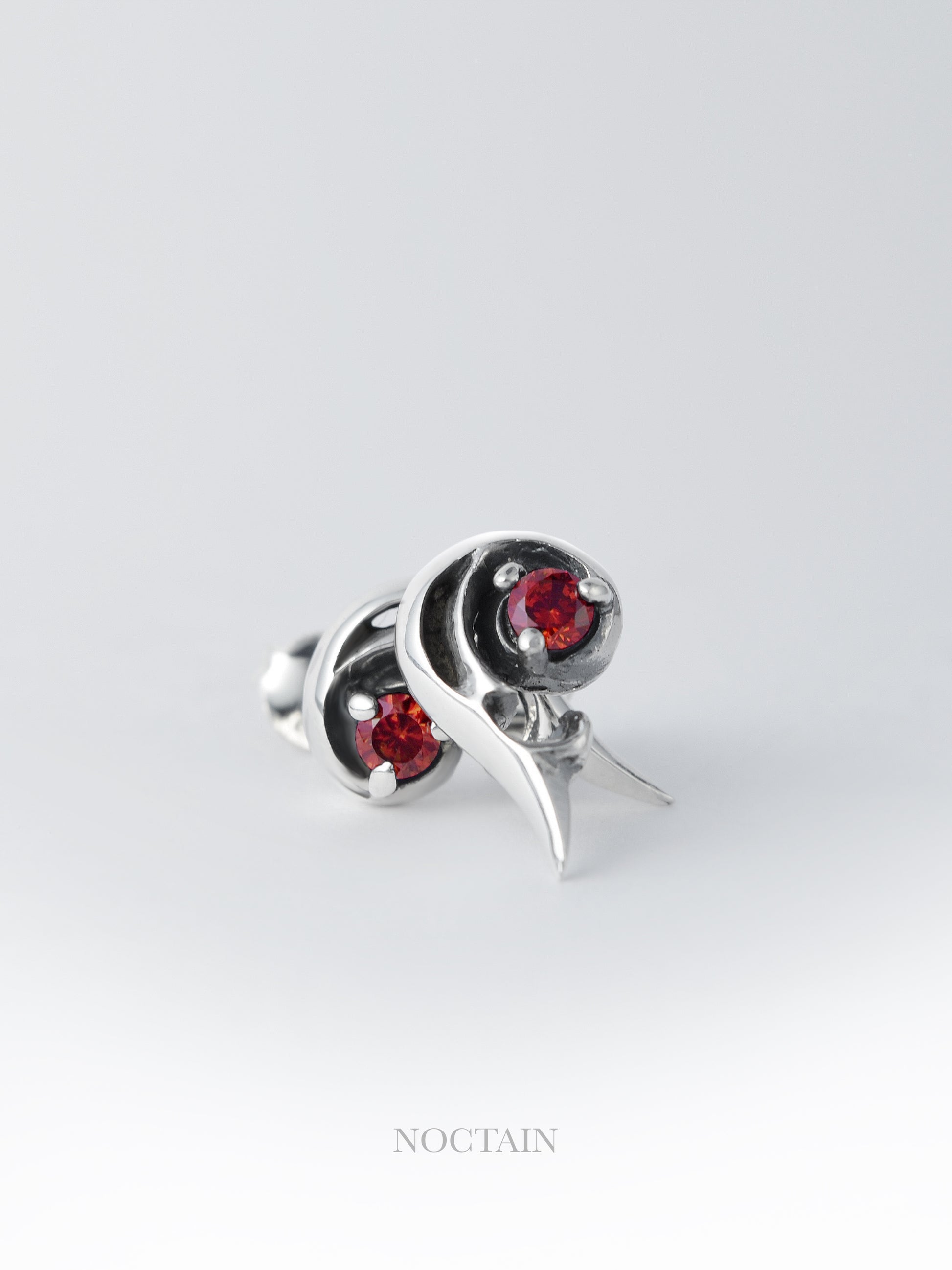 Morrigan Ohrstecker - rot