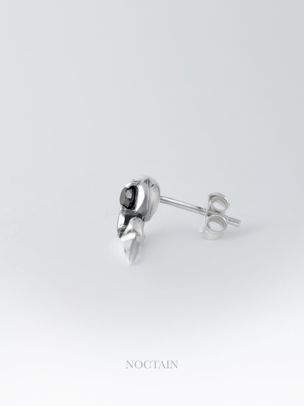 Morrigan Ohrstecker - schwarz