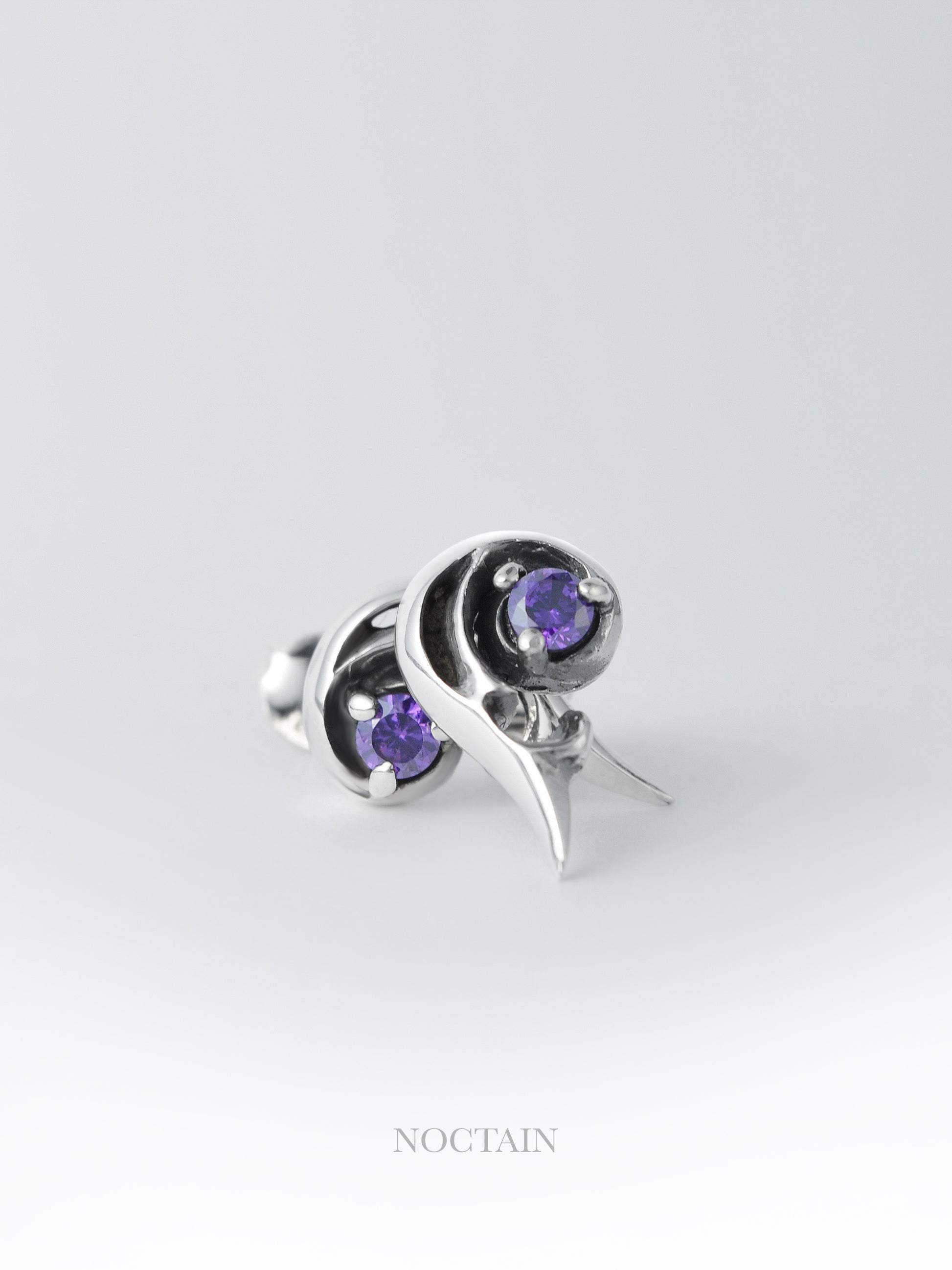 Morrigan Ohrstecker - violett